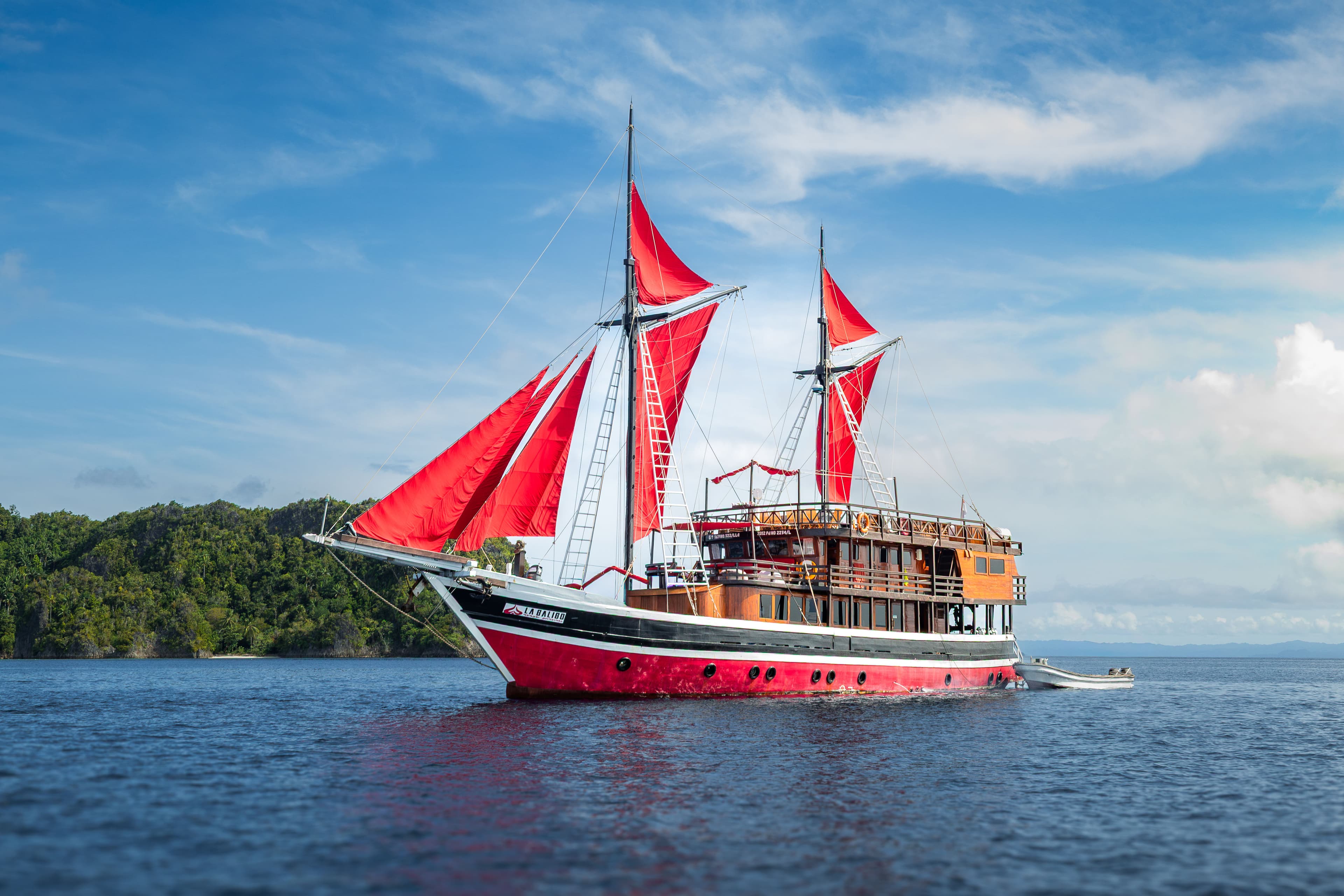 La Galigo at anchor in Wakatobi